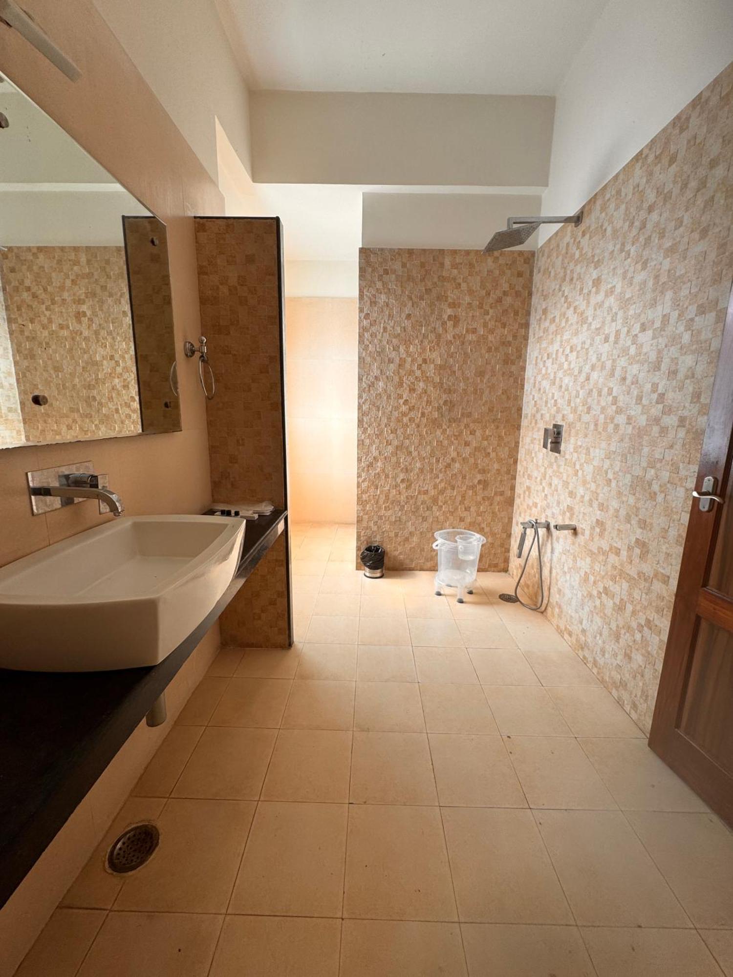 Hl Grand Hotel Lakhnau Kültér fotó