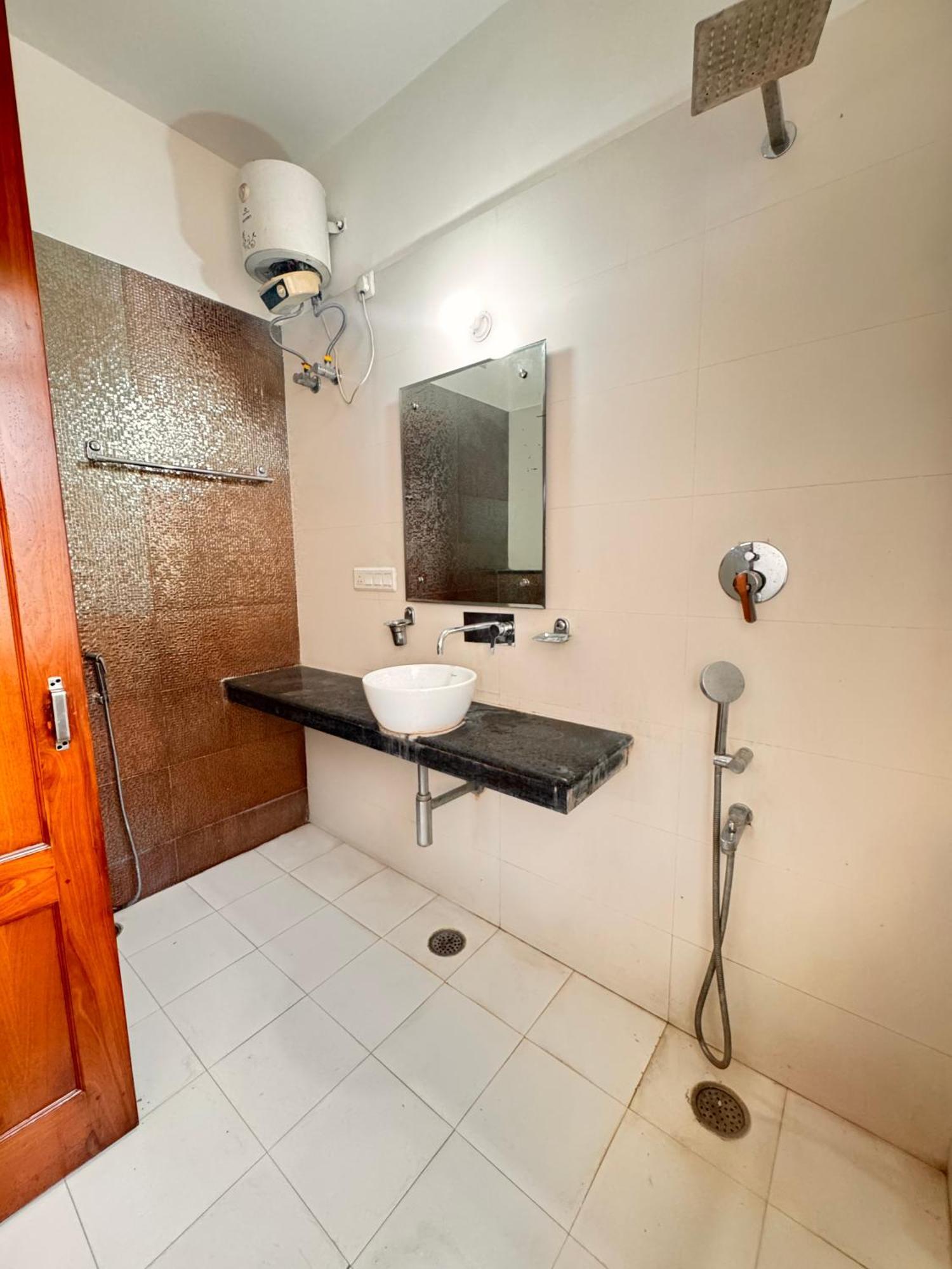 Hl Grand Hotel Lakhnau Kültér fotó