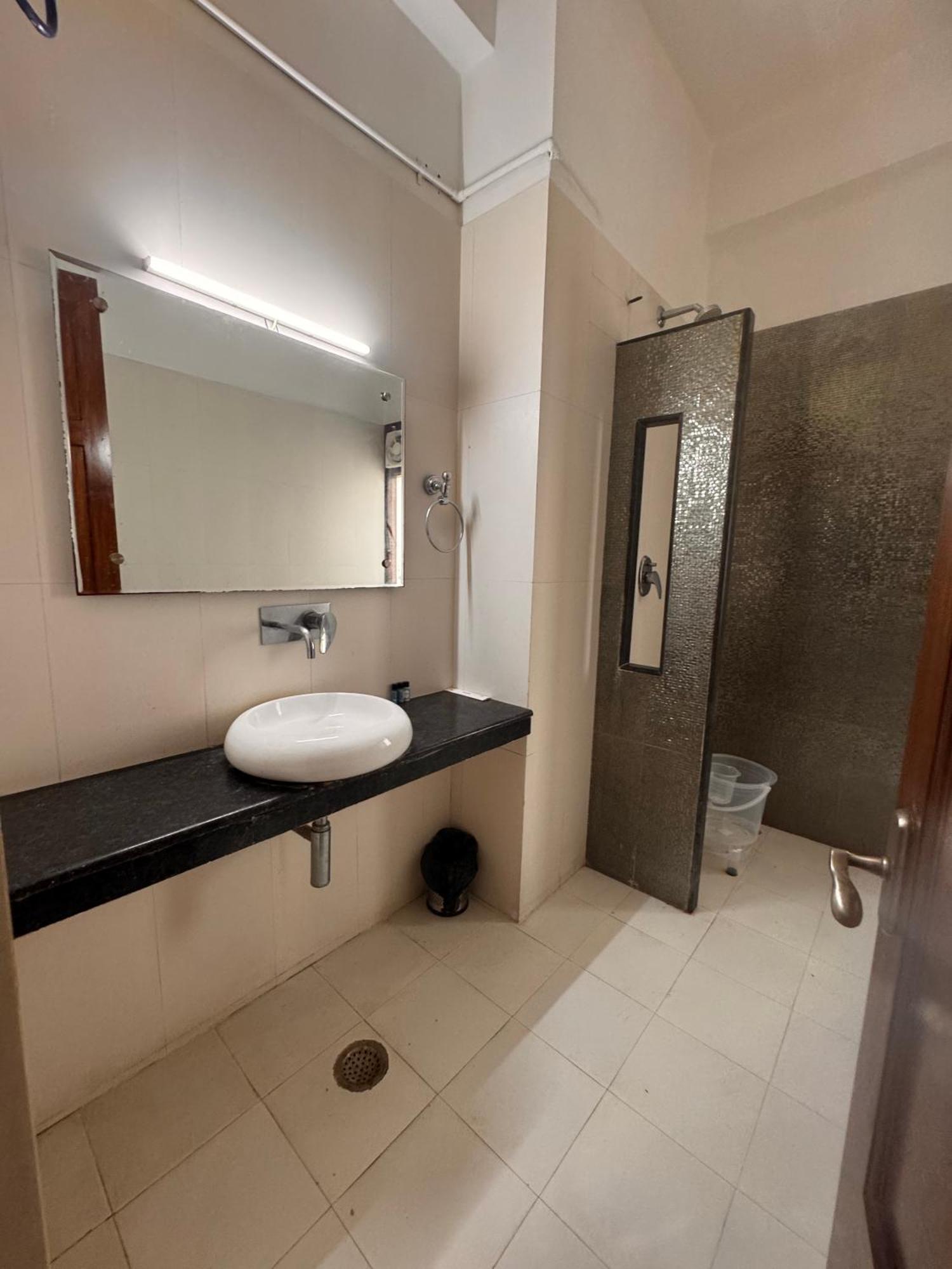 Hl Grand Hotel Lakhnau Kültér fotó